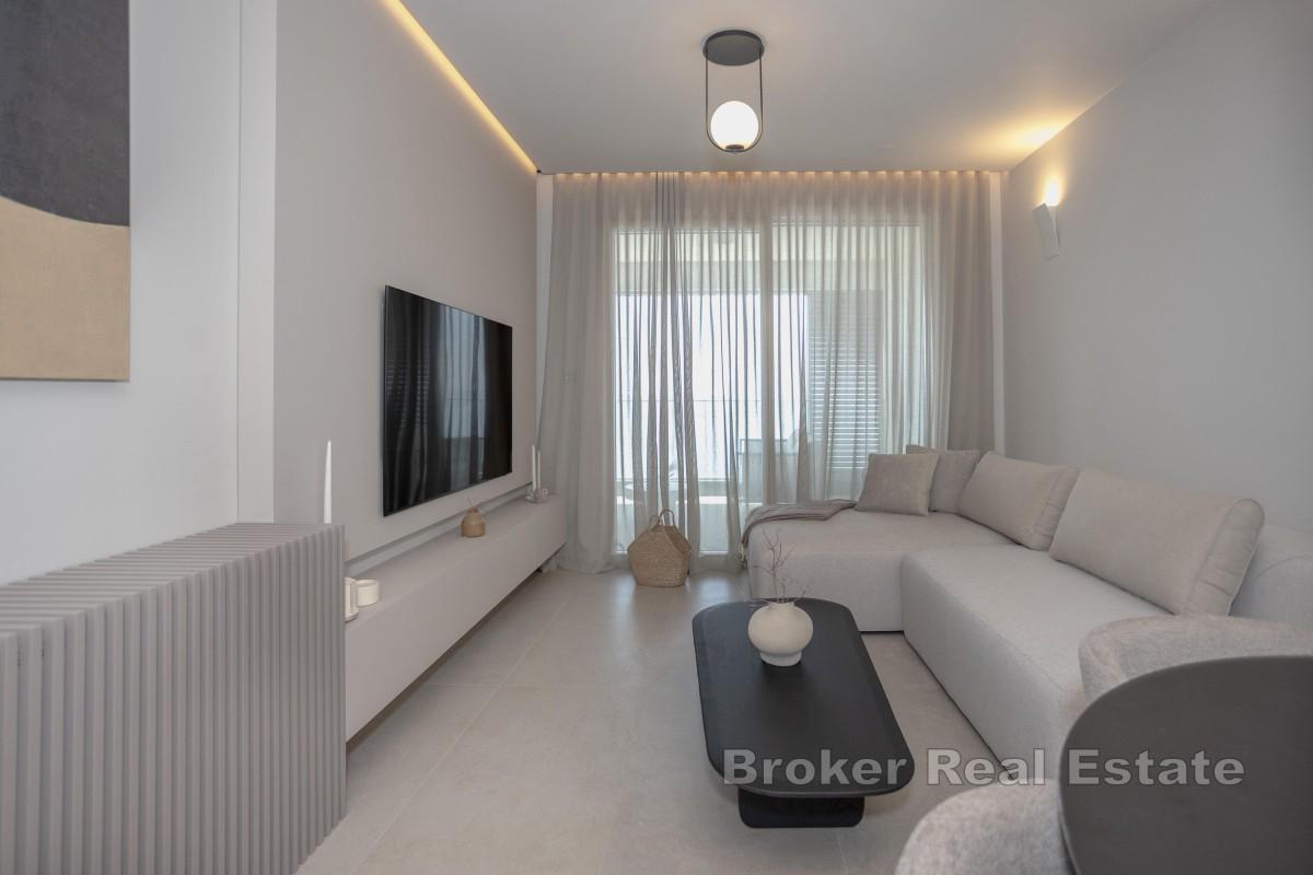 Роскошно обставленная двухкомнатная квартира с видом на море