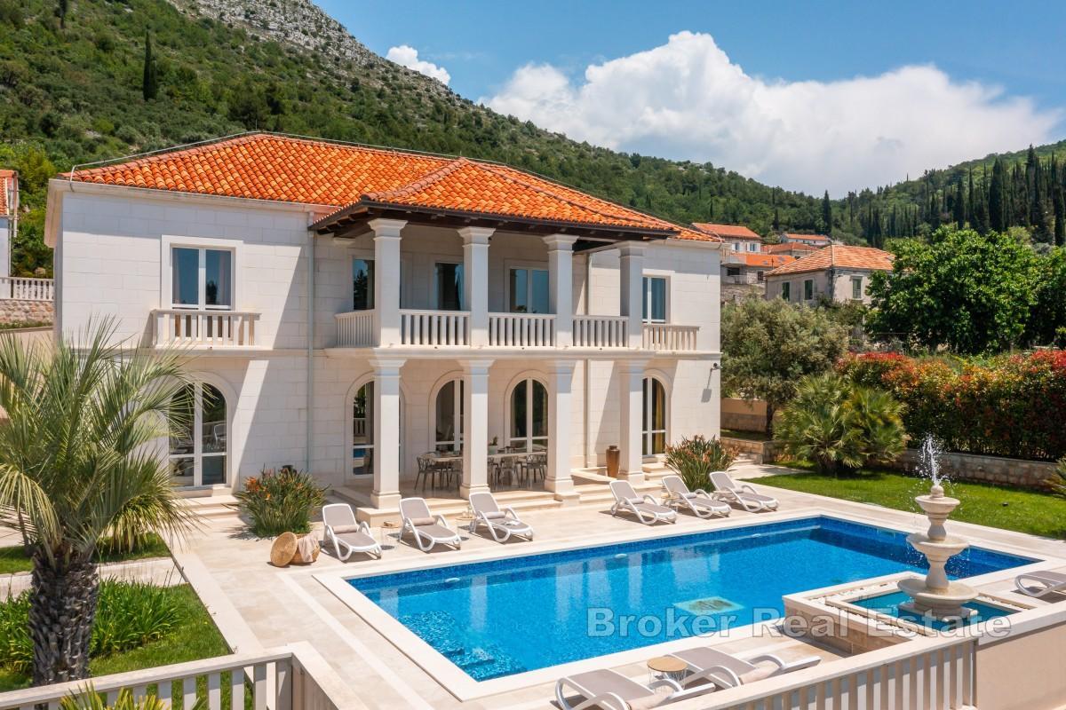 Villa design exclusive avec vue panoramique sur la mer