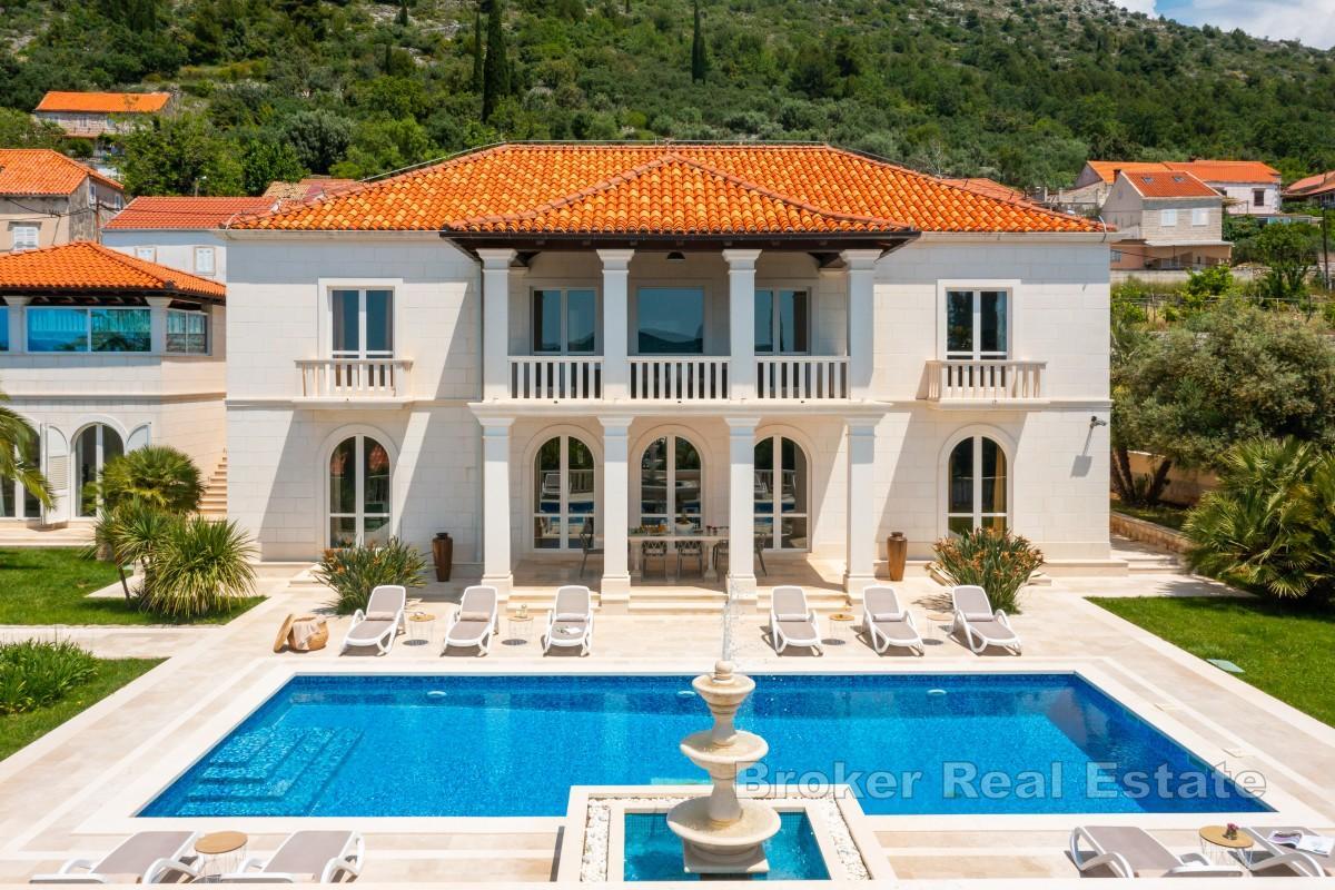 Villa design exclusive avec vue panoramique sur la mer
