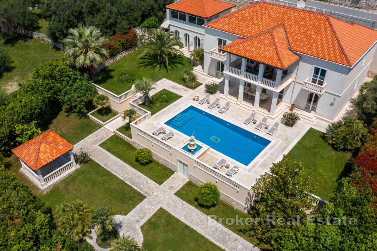 Villa design exclusive avec vue panoramique sur la mer