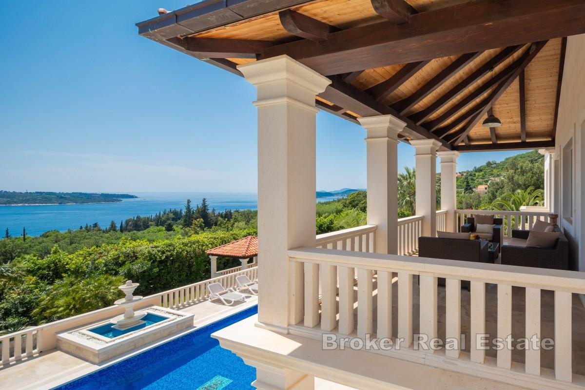 Villa design exclusive avec vue panoramique sur la mer