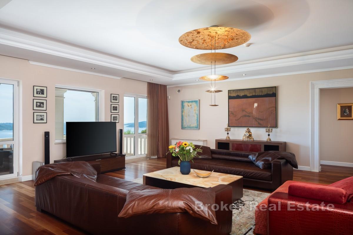 Villa design exclusive avec vue panoramique sur la mer