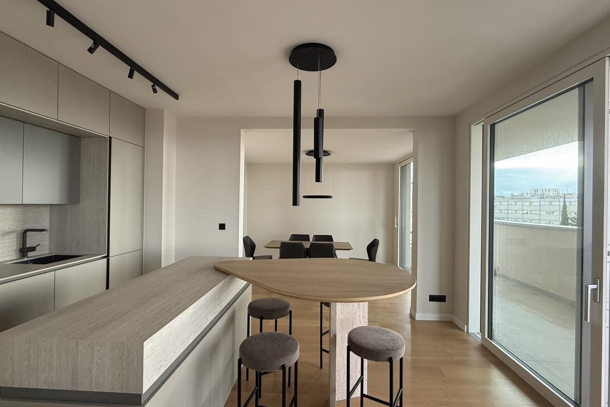 001-2046-181-Split-Gripe-Penthouse-with-a-sea-view-for-rent