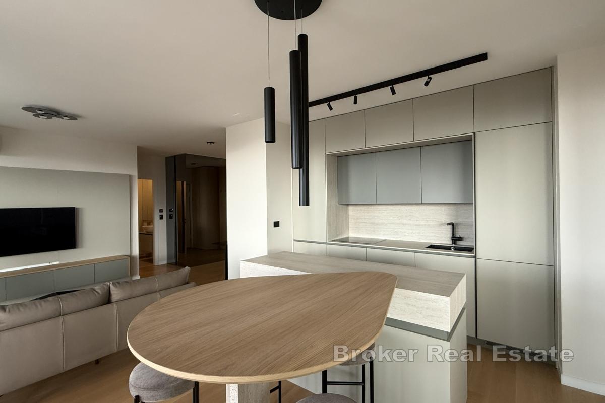 Дизайнерский пентхаус с видом на море и город