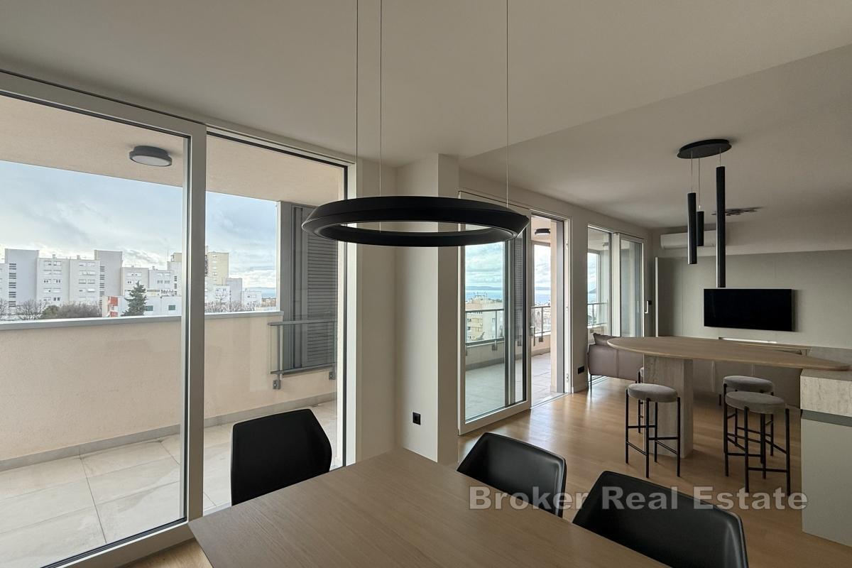 Дизайнерский пентхаус с видом на море и город