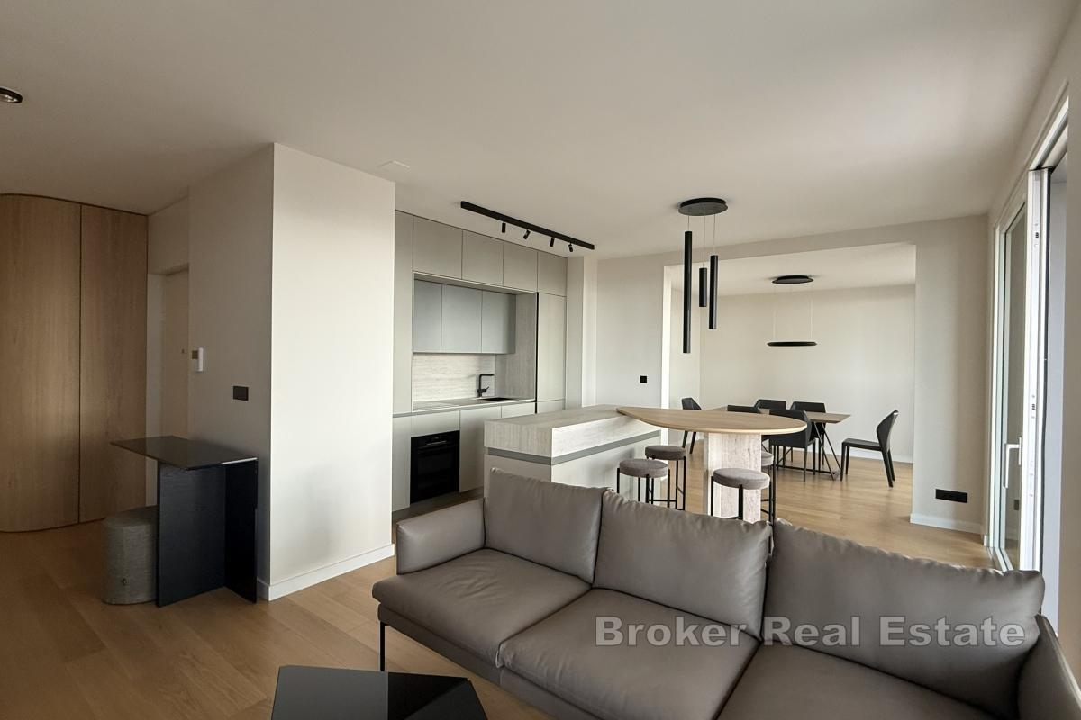 Дизайнерский пентхаус с видом на море и город