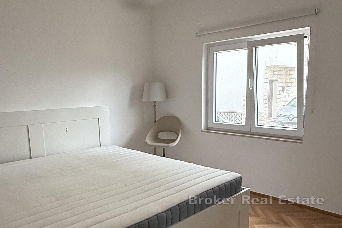 Dvojna kuća s tri stambene jedinice na mirnoj lokaciji