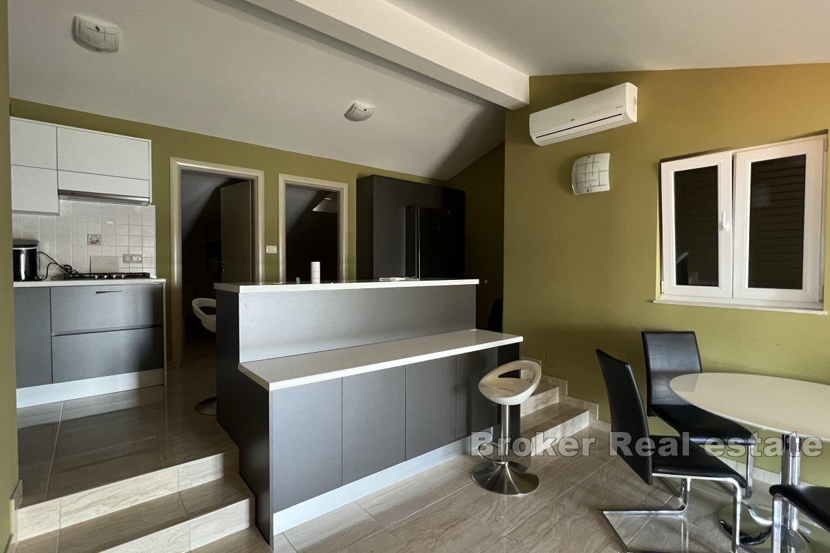 Vakkert hus, første rad til sjøen