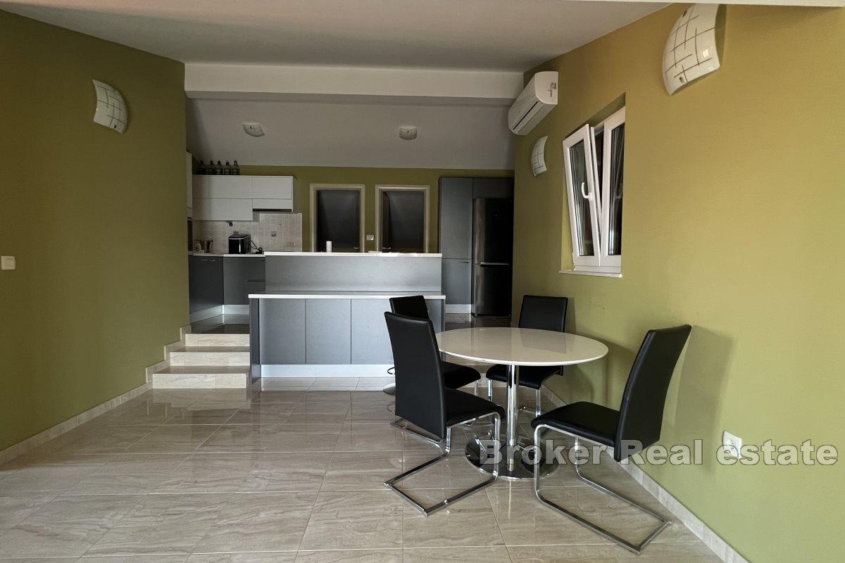 Vakkert hus, første rad til sjøen