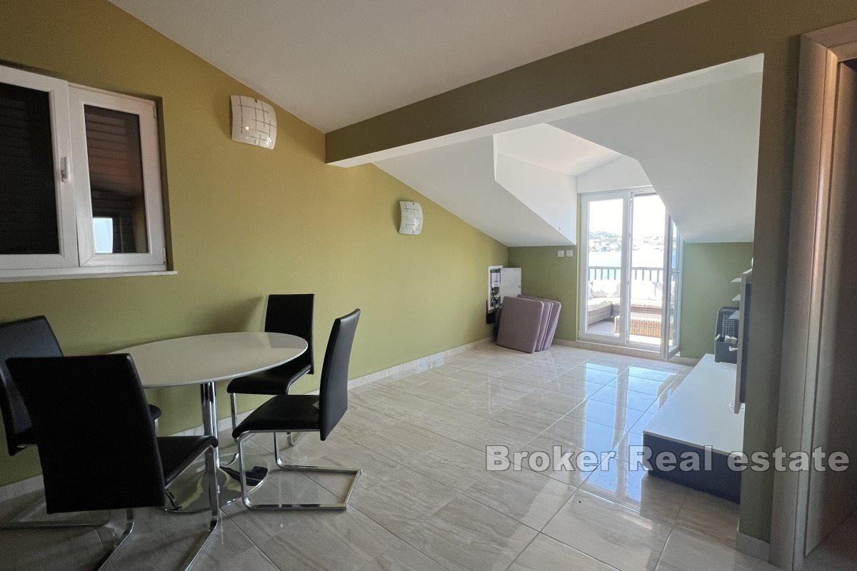 Prekrasna kuća prvi red do mora