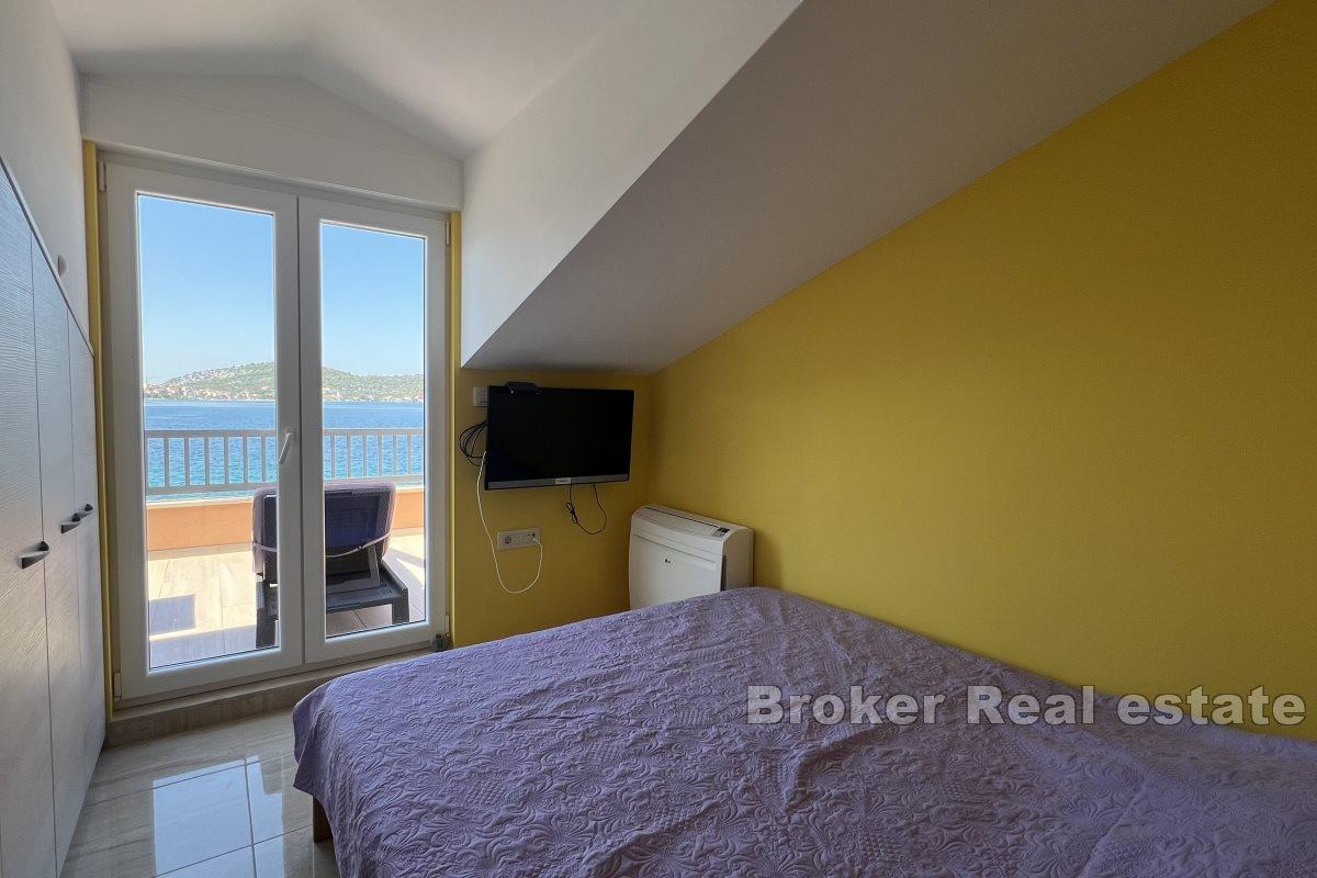 Prekrasna kuća prvi red do mora