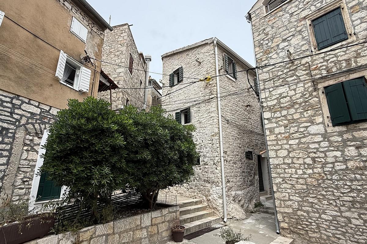 001-2046-190-Sibenik-authentic-stone-house-for-sale