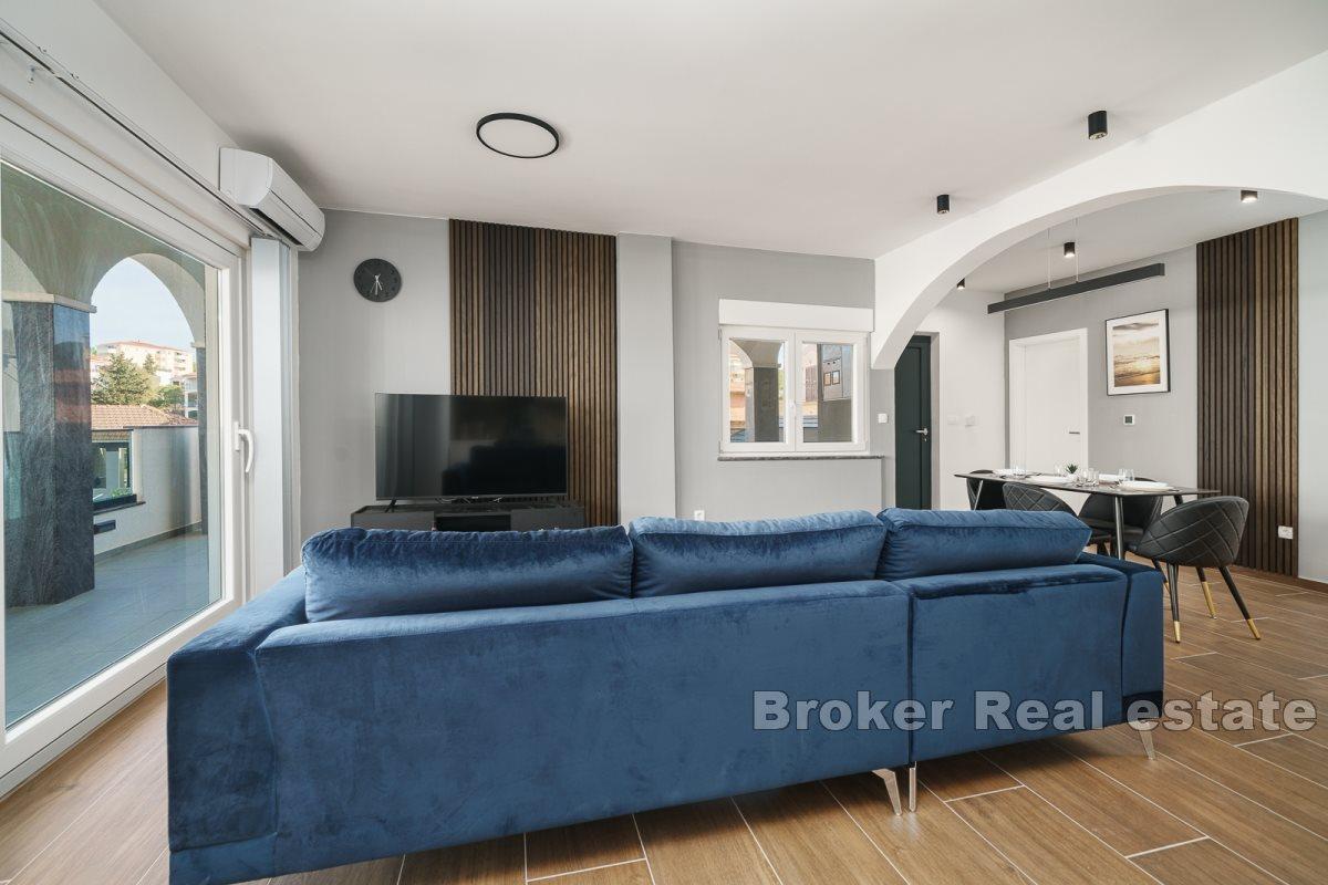Modern villa med sex lägenheter