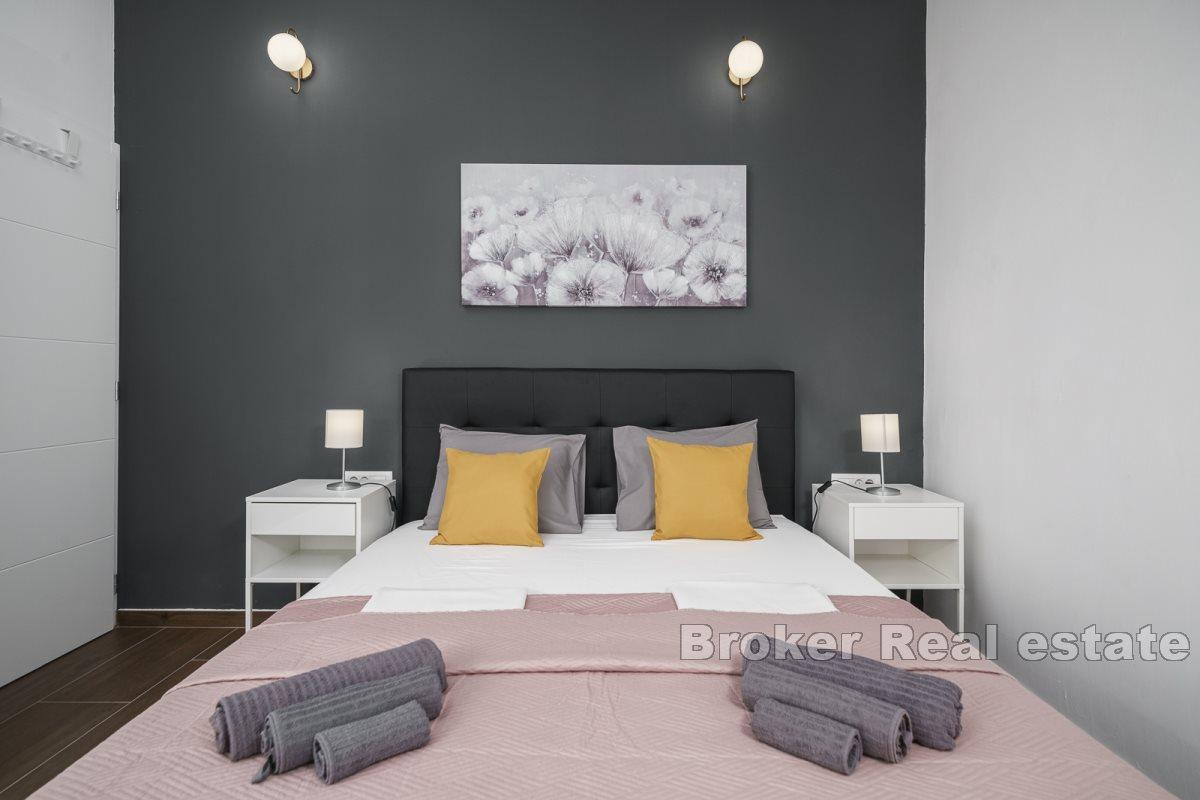 Modern villa med sex lägenheter