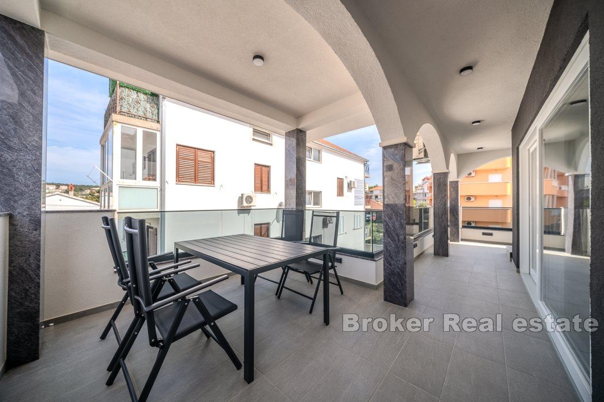 Moderna vila sa šest apartmanskih jedinica