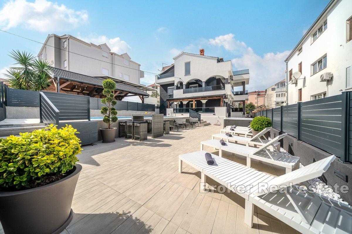 Villa moderne avec six appartements