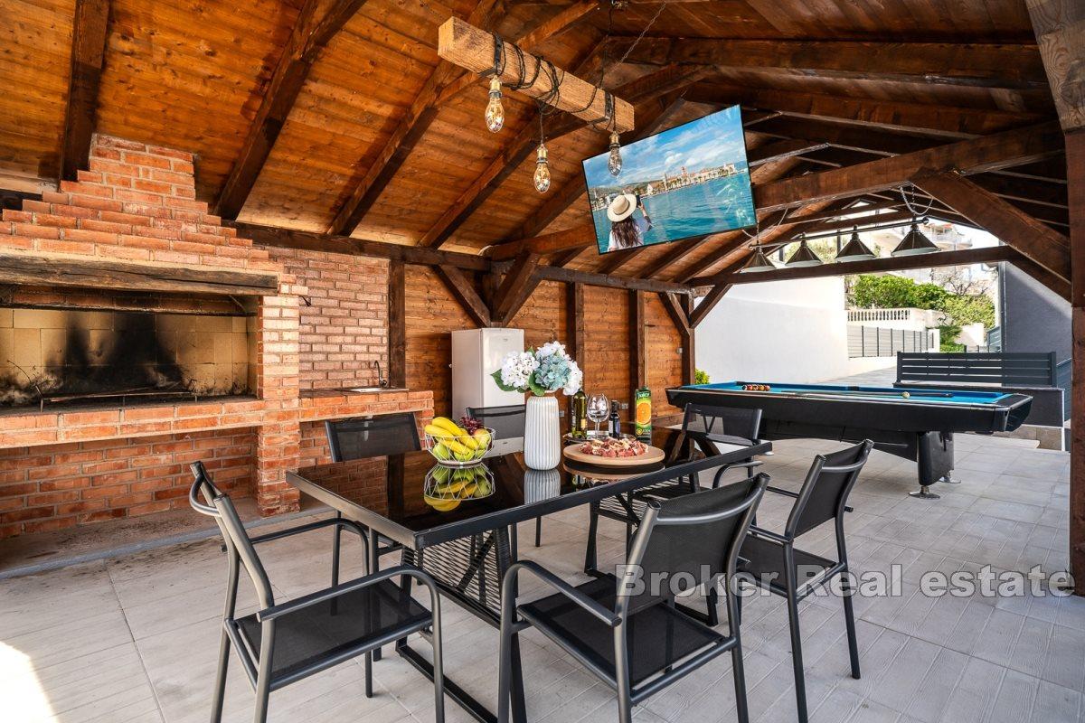 Villa moderne avec six appartements