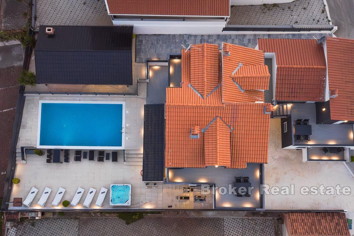 Villa moderne avec six appartements