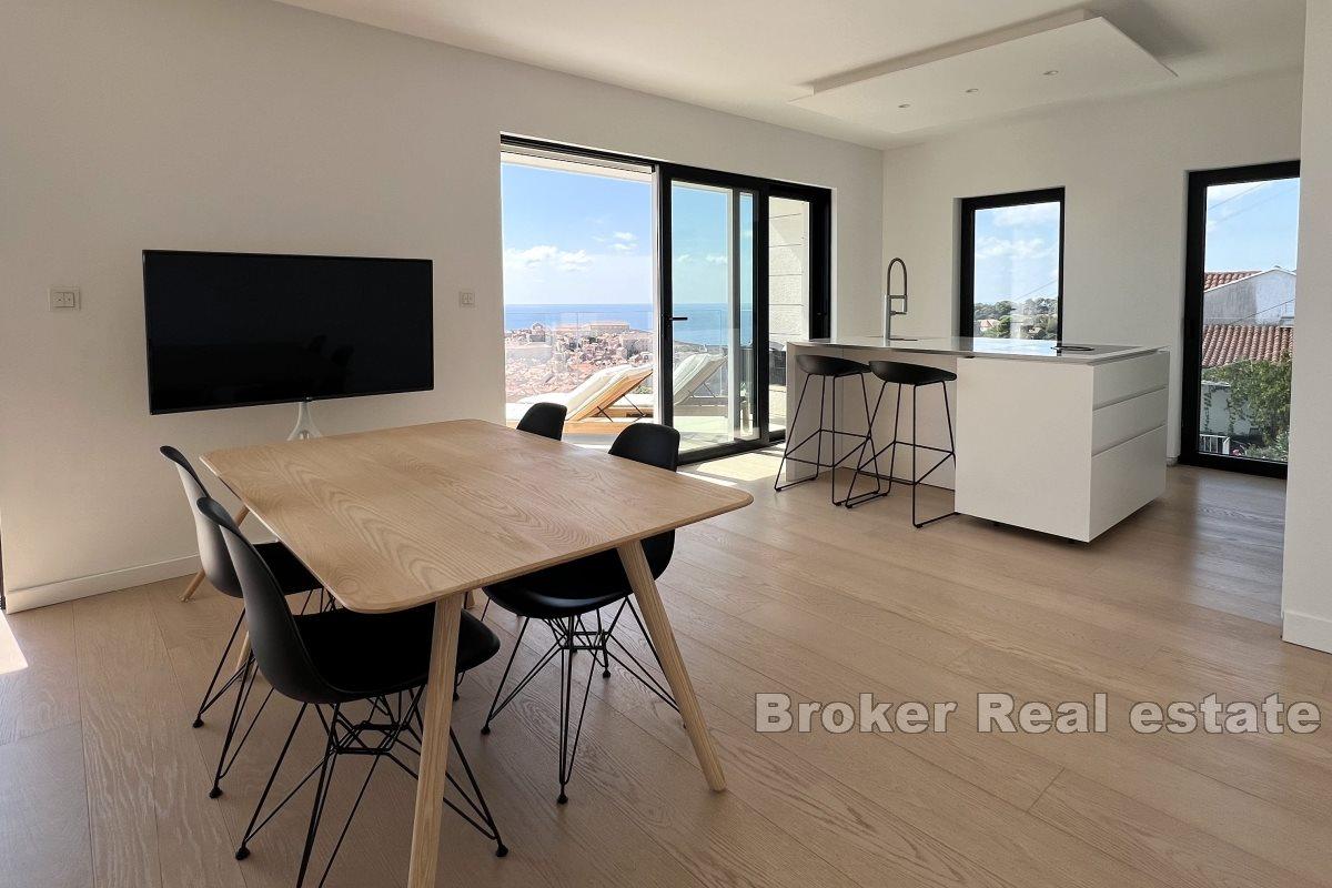 Luxurious apartment with a wonderful view of the old town and the sea