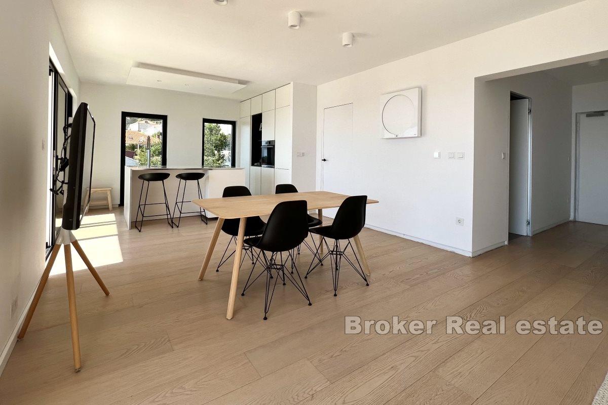 Luxurious apartment with a wonderful view of the old town and the sea