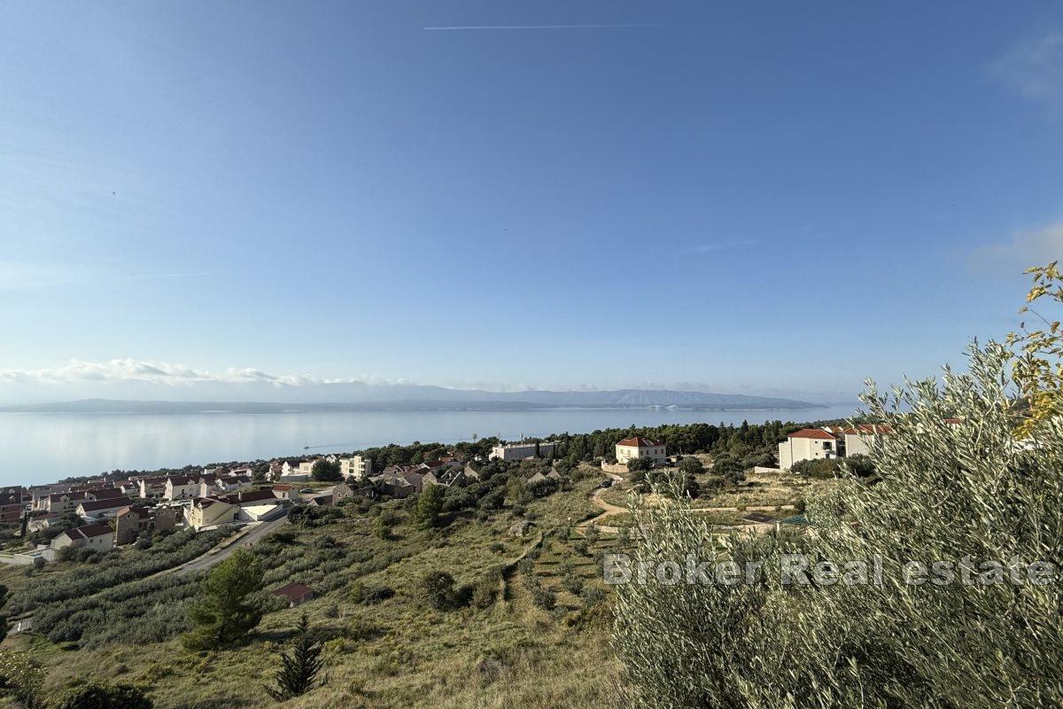 Terrain agricole unique avec bâtiment et belle vue sur la mer