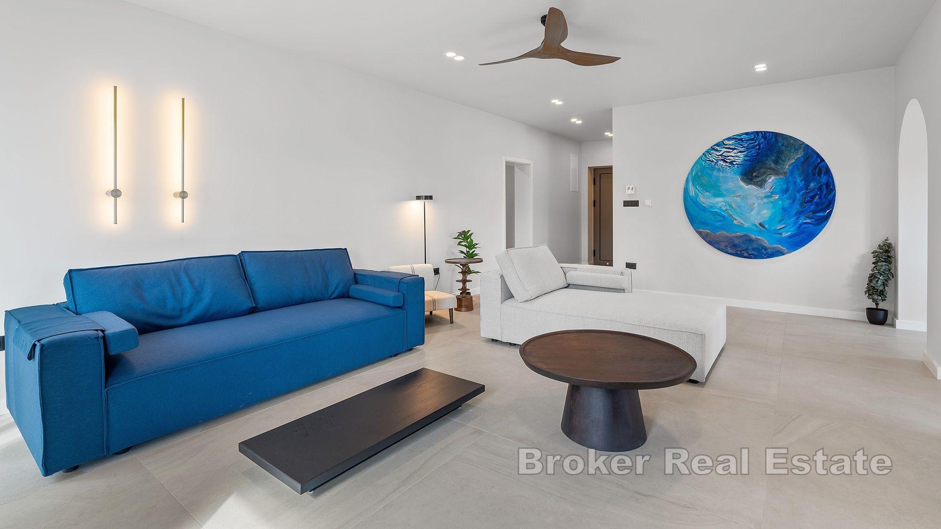 Luksuzna stambena zgrada s pogledom na more