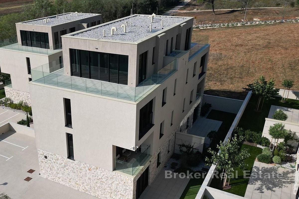 Wunderschönes zweistöckiges Penthouse in einem modernen Neubau innerhalb des Resorts