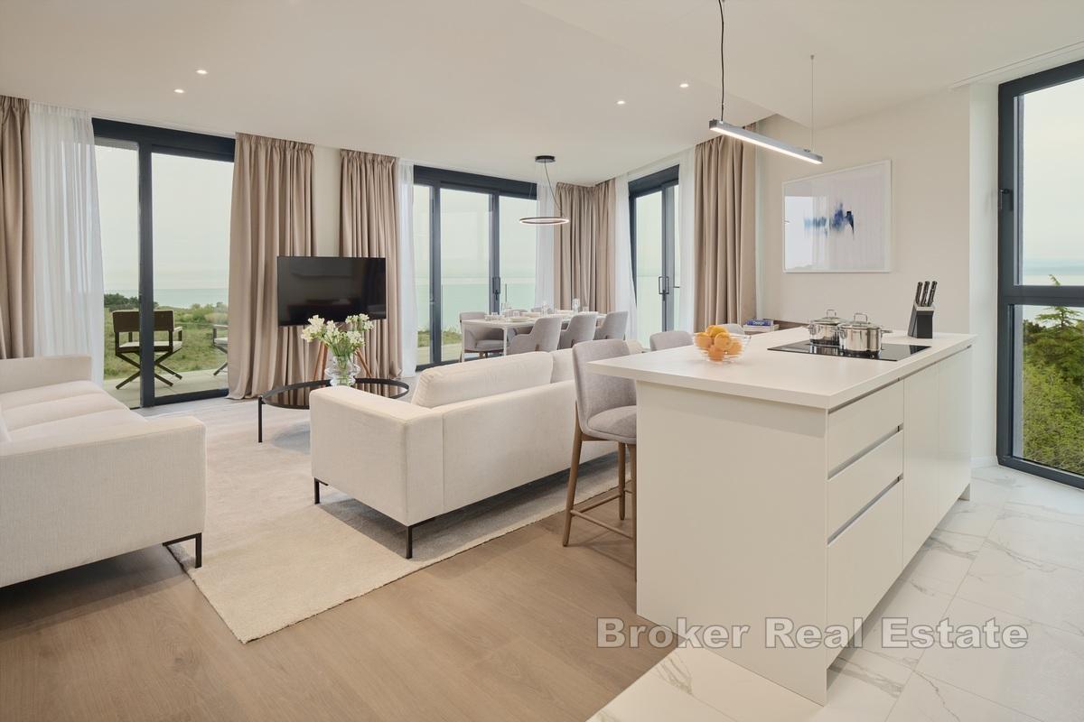 Wunderschönes zweistöckiges Penthouse in einem modernen Neubau innerhalb des Resorts