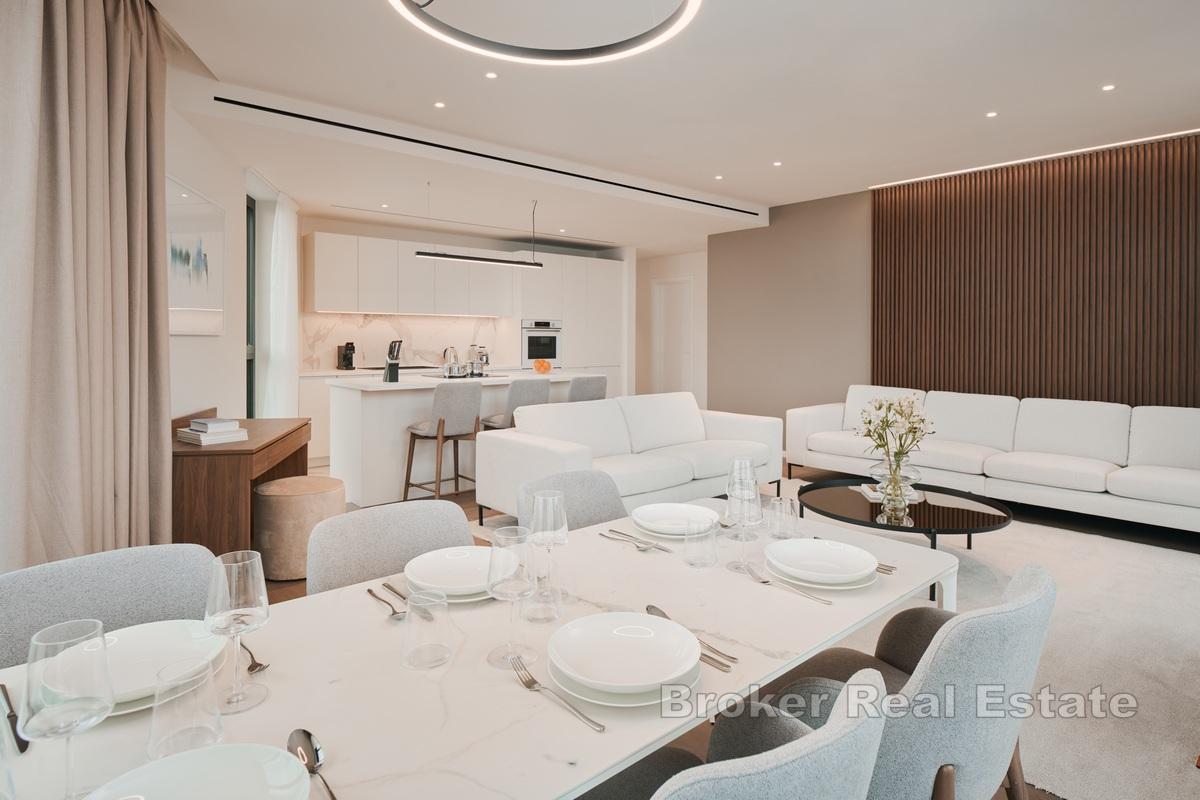 Wunderschönes zweistöckiges Penthouse in einem modernen Neubau innerhalb des Resorts