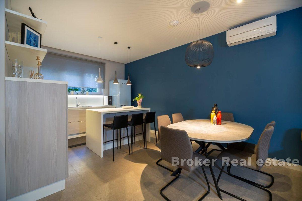 Designersko umeblowany apartament w wewnętrznej części centrum miasta