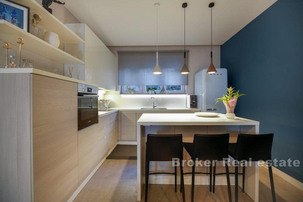 Designersko umeblowany apartament w wewnętrznej części centrum miasta