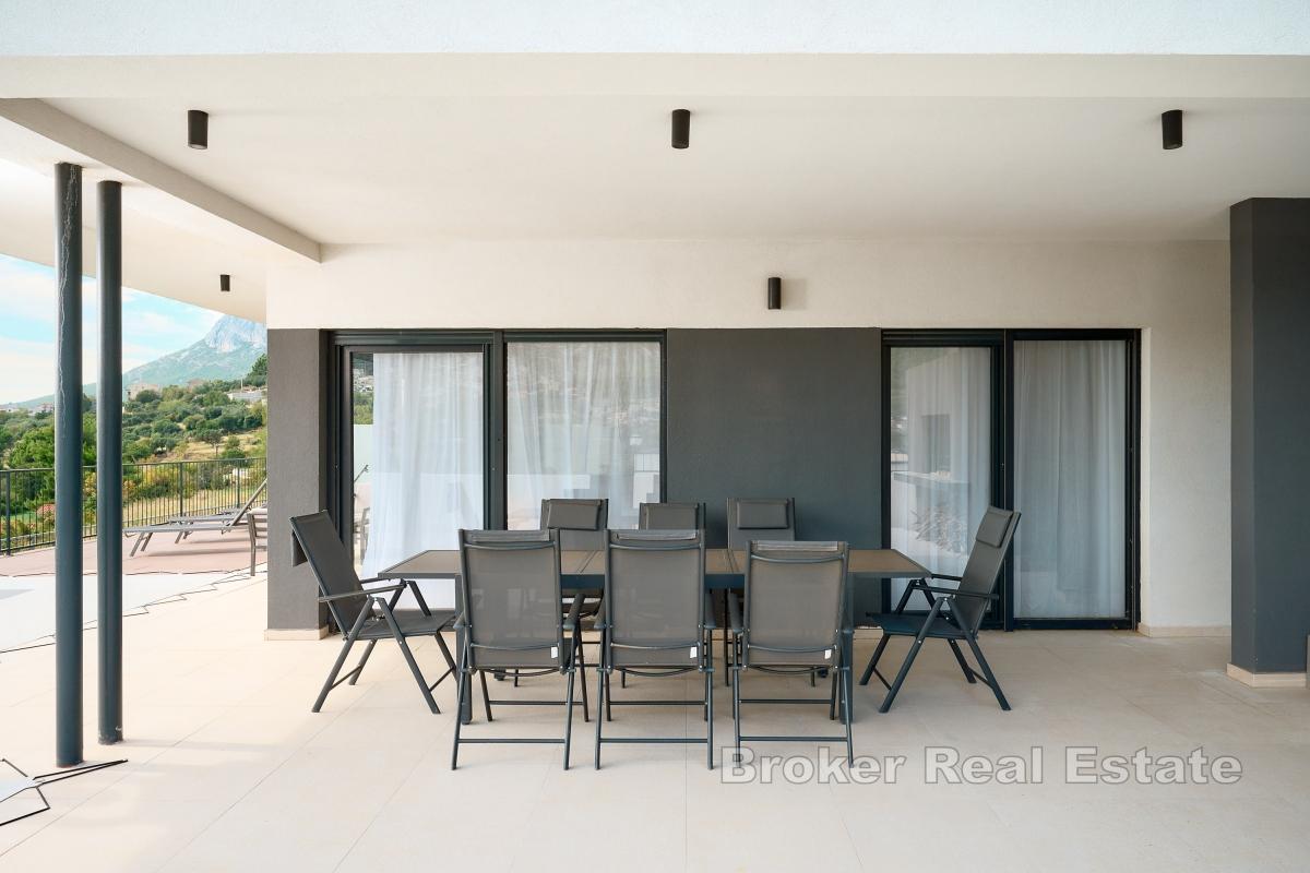 Villa unica con splendide viste sulla città e sul mare