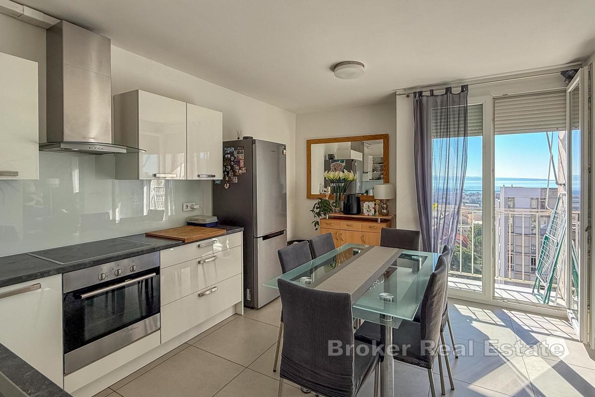 Bel appartement avec vue sur la mer et la ville