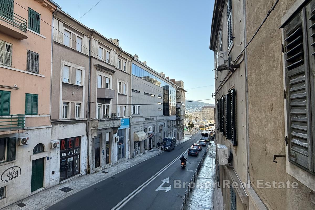 Prostrani stan u neposrednoj blizini centra grada