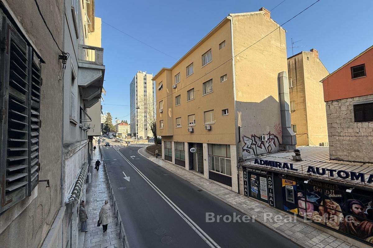 Prostrani stan u neposrednoj blizini centra grada