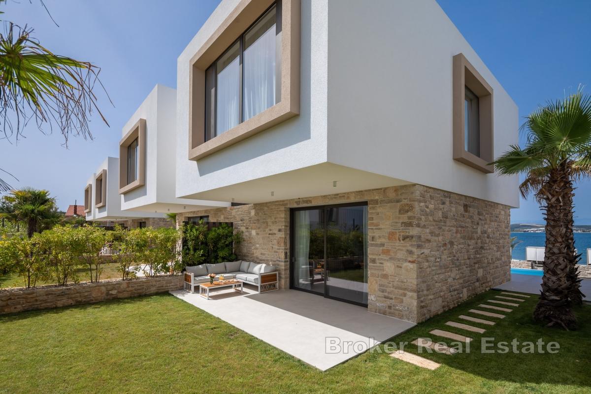 Villa moderna prima fila al mare