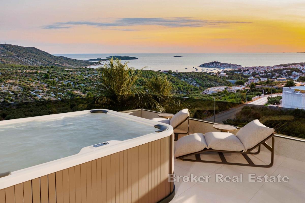 Luksuzni penthouse s panoramskim pogledom na more unutar novogradnje