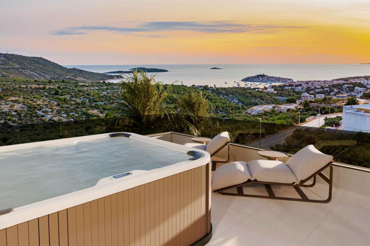 001-2046-81-Primosten-Penthouse-with-panomramic-sea-view-for-sale