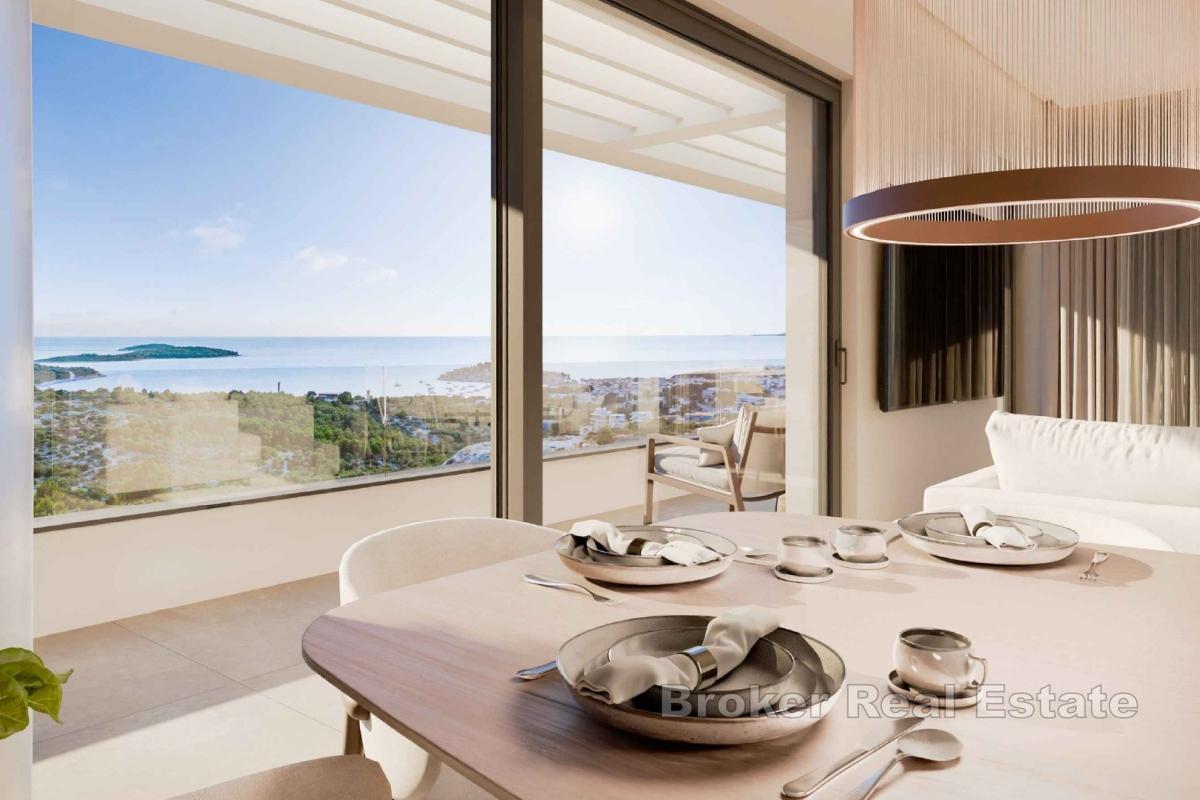 Luksus penthouse med panoramautsikt over havet i en ny bygning