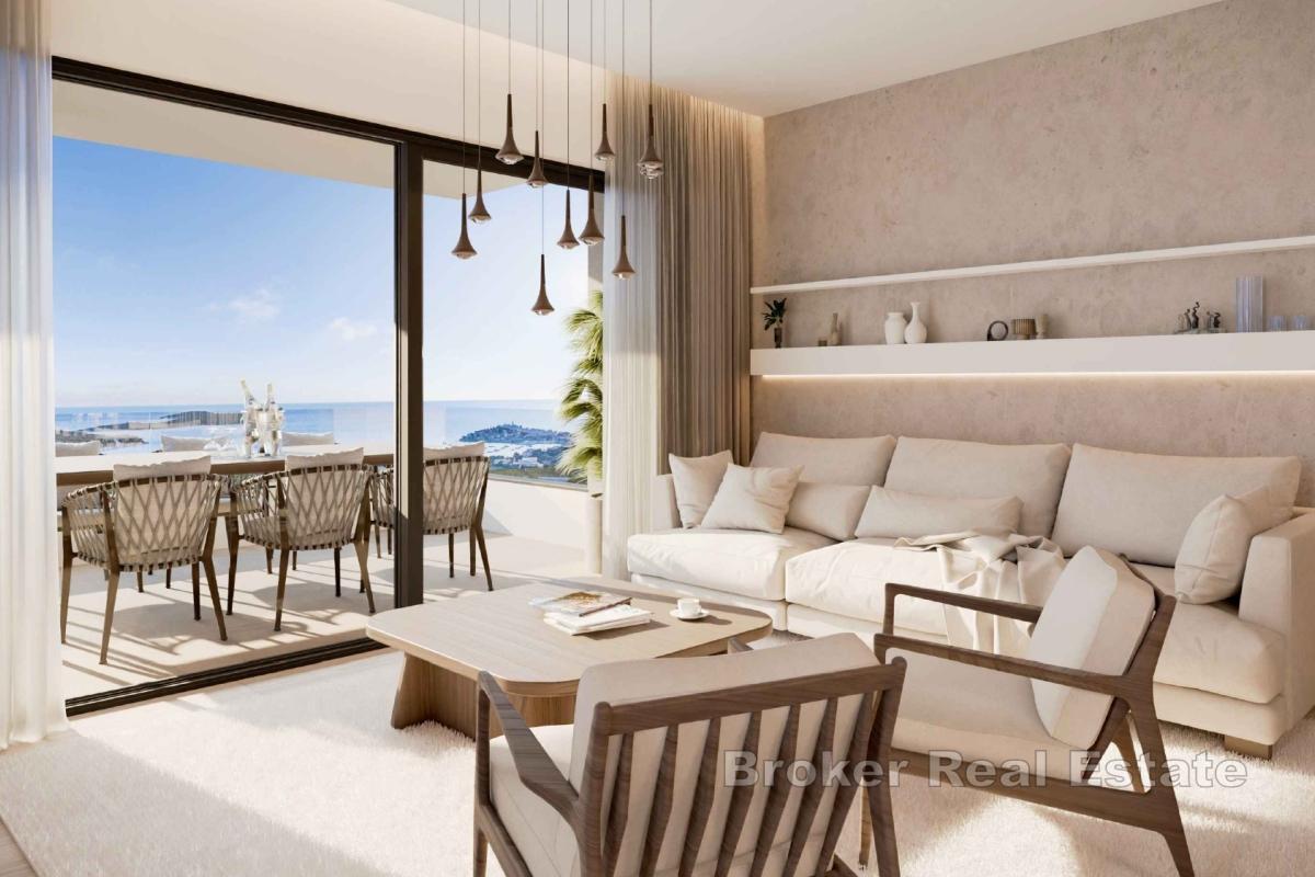 Lyxig takvåning med panoramautsikt över havet i en ny byggnad