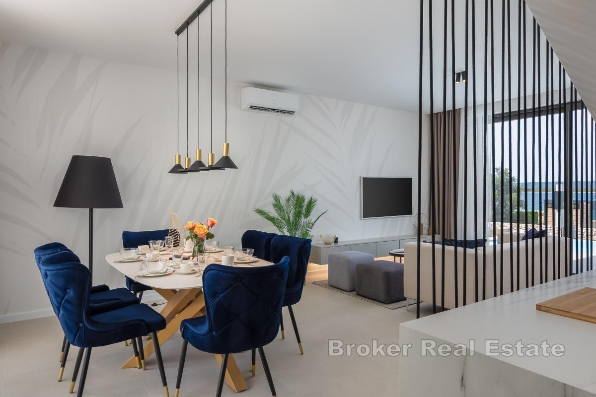 Vakker villa i første rad mot sjøen