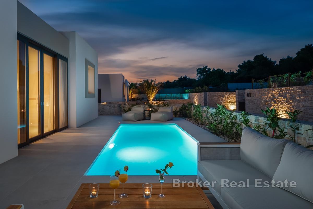 Moderní vila blízko moře