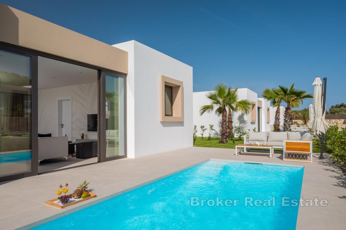 Moderní vila blízko moře