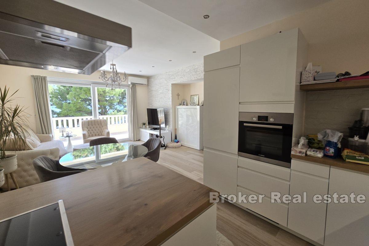 Apartmentvilla in erster Reihe zum Meer mit Pool