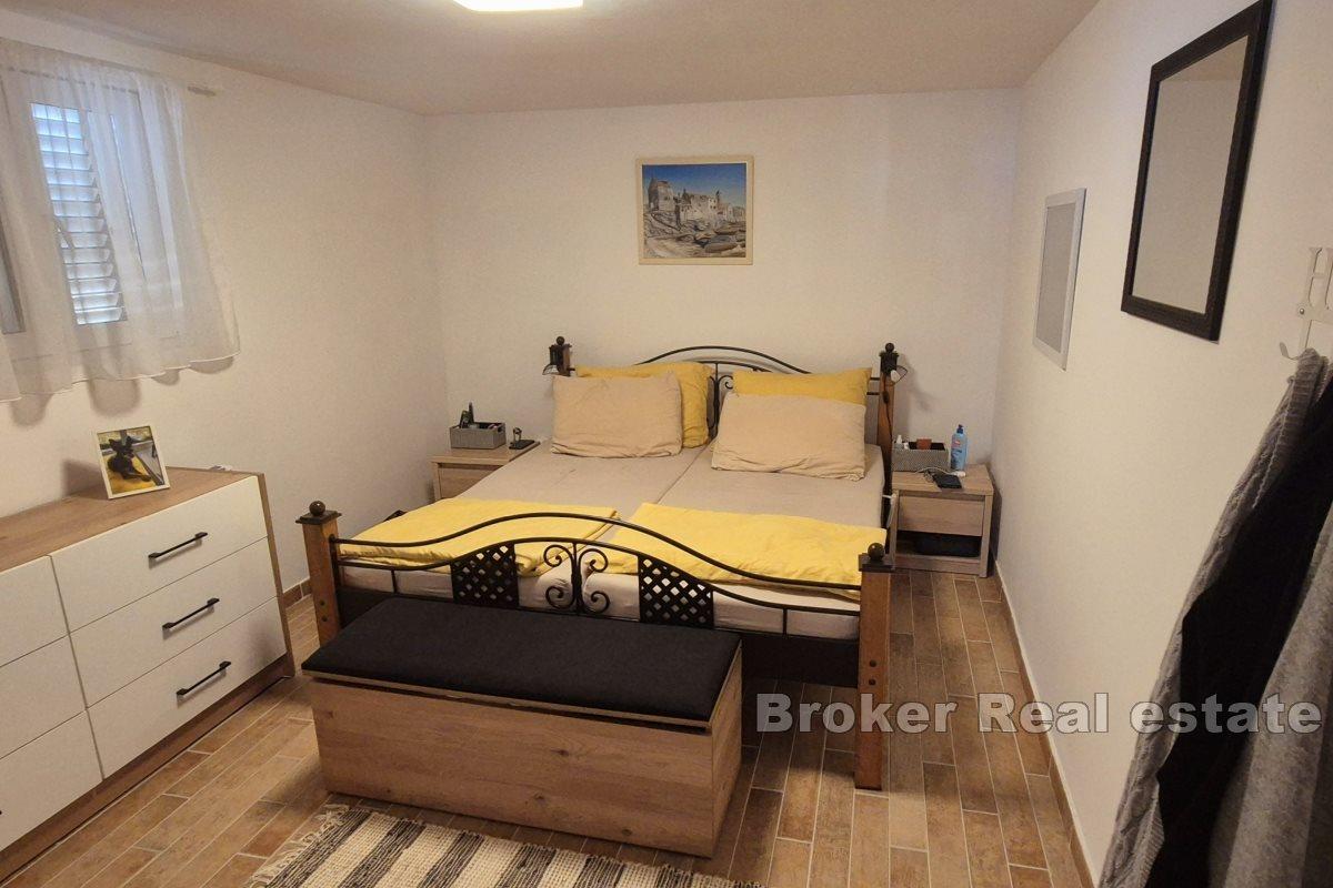 Maison au premier rang de la mer