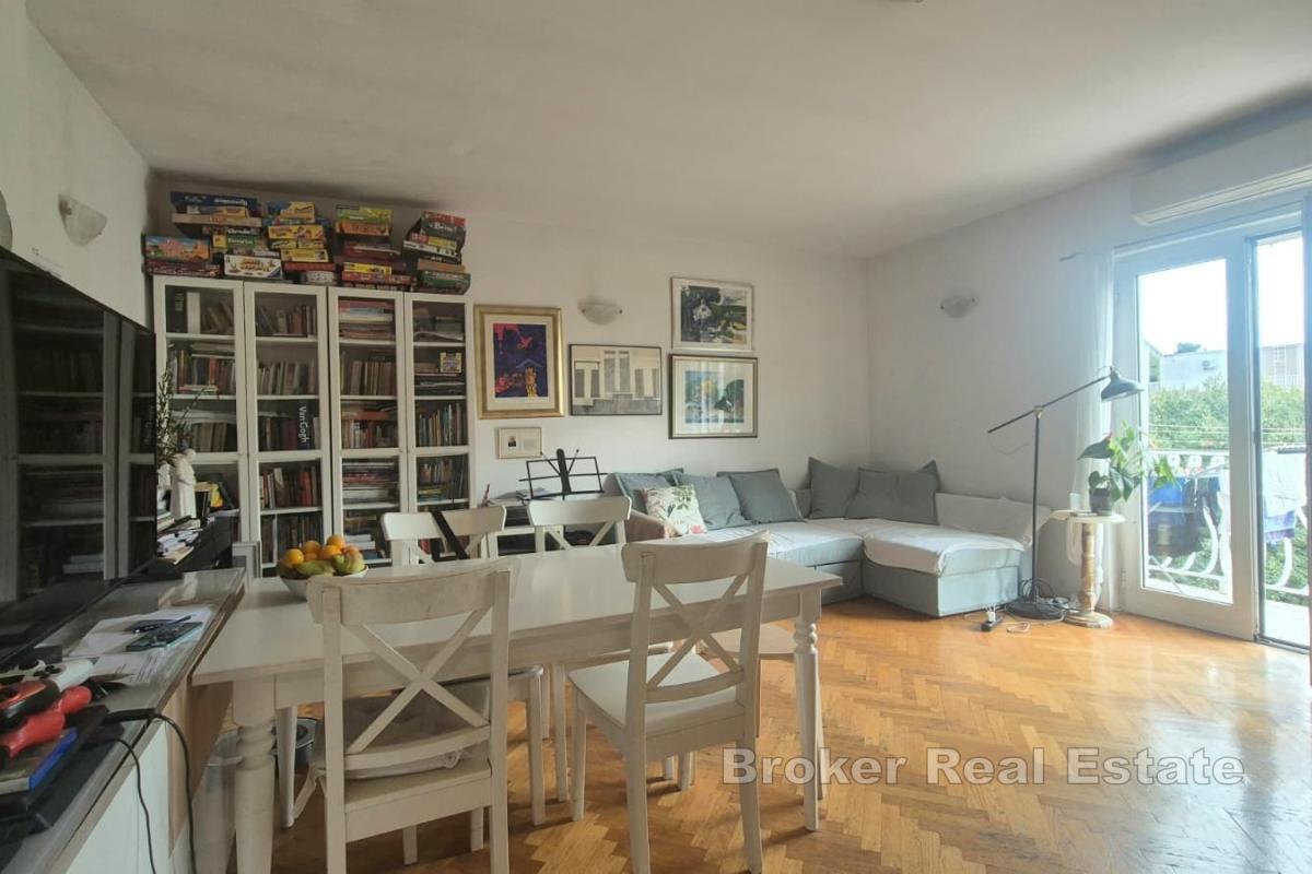 Tvårumslägenhet med tillgänglig parkering för hyresgäster