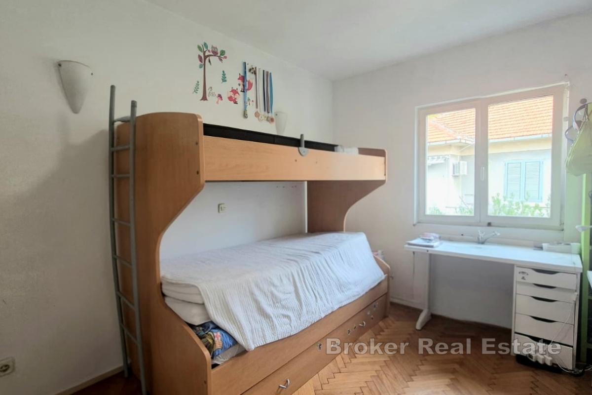 Tvårumslägenhet med tillgänglig parkering för hyresgäster