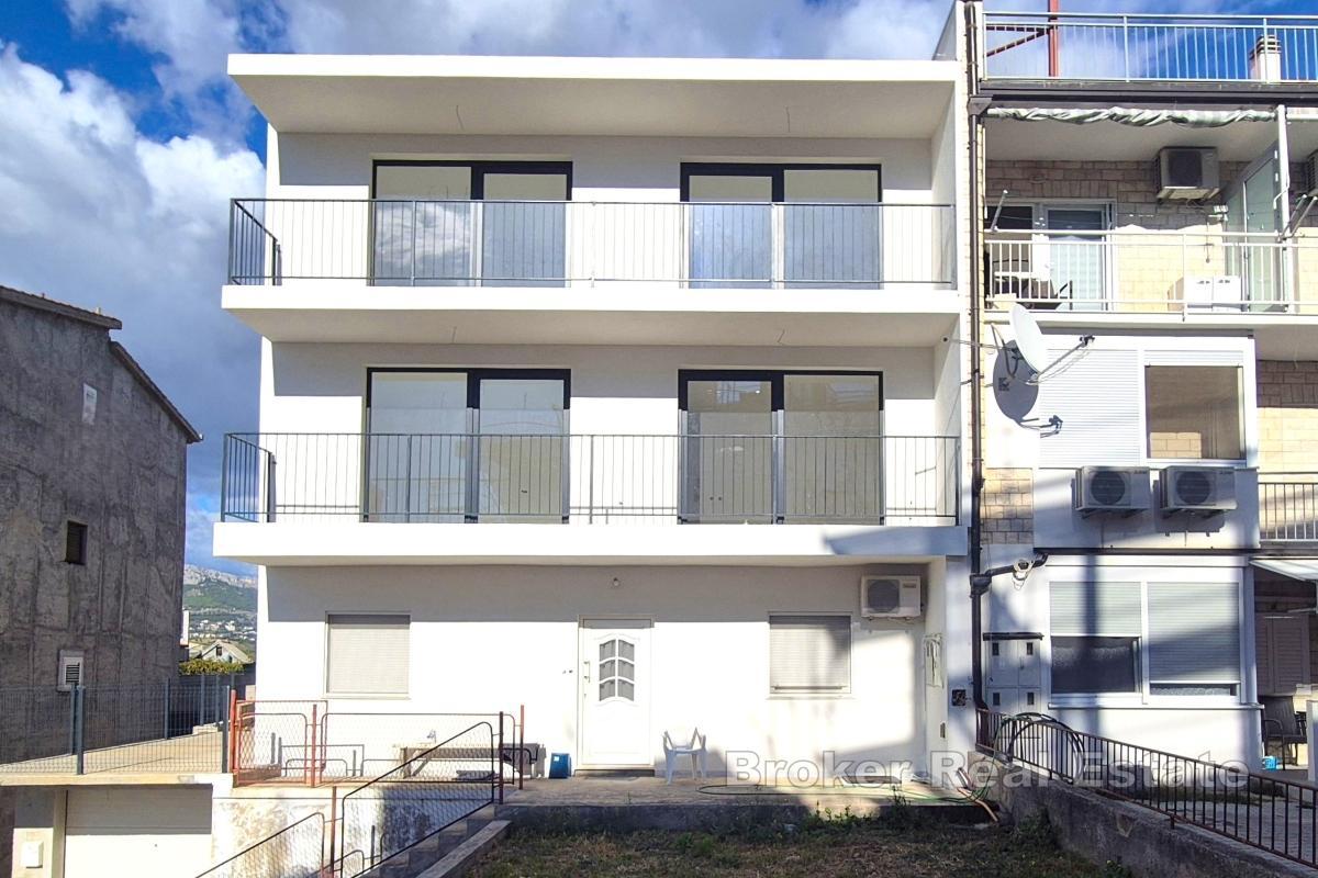 Haus mit drei Wohnungen und Garage