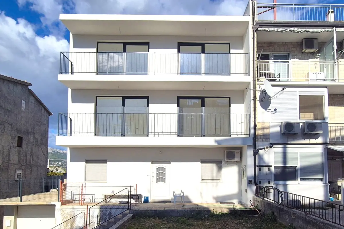 001-2047-109-Split-Kila-House-with-three-apartments-for-sale