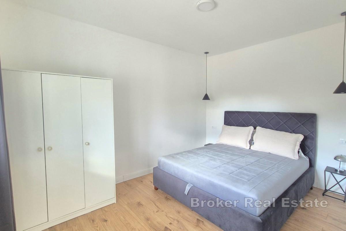 Toromsleilighet med hage